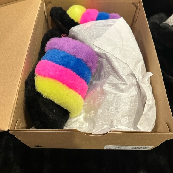 Ugg Slippers - Picture 1 of 4